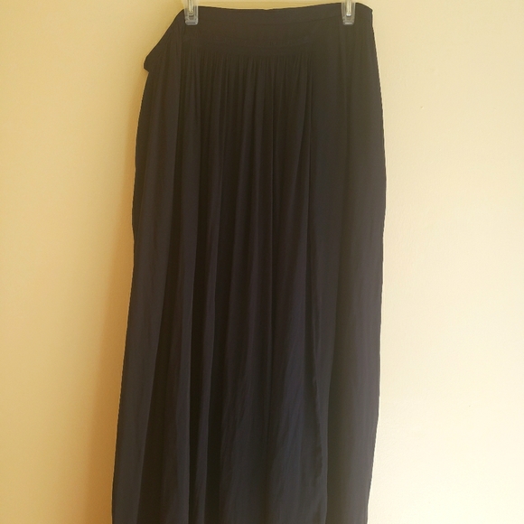 Banana Republic black skirt